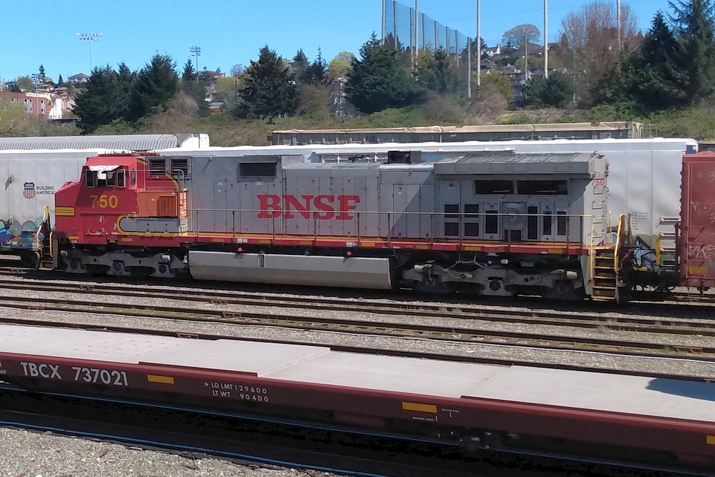 BNSF 750